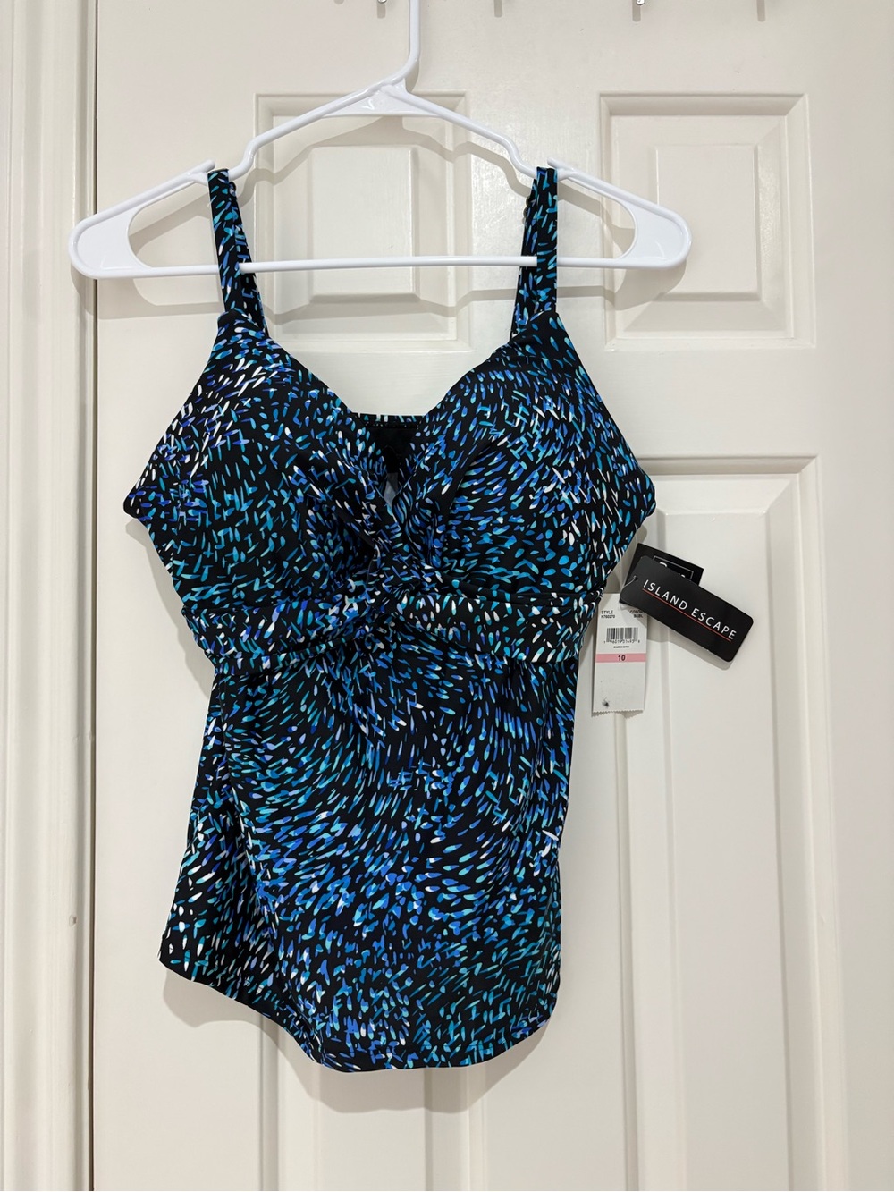 Island Escape NWT Twist-Front Camisole Swimsuit size 10